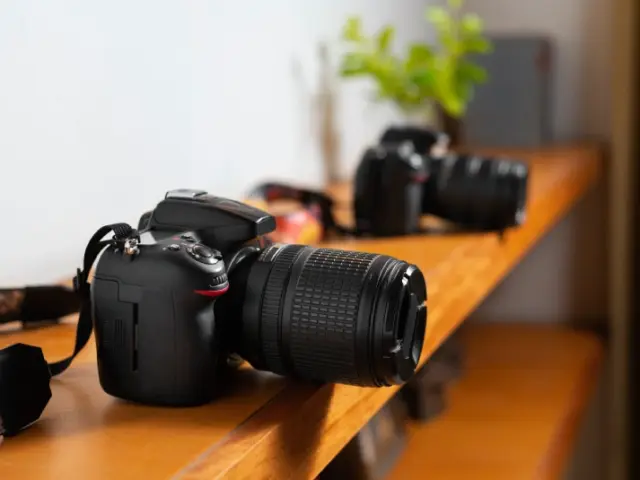 Factors that Make Selling Old Cameras Online Safe and Convenient