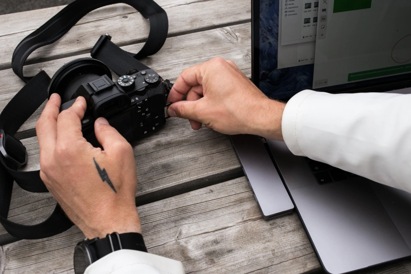 Where Can I Sell My Camera – Comparing Offline vs Online Camera Selling Methods